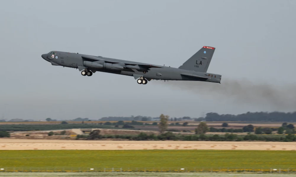 Βομβαρδιστικά των ΗΠΑ και του ΝΑΤΟ πέταξαν πάνω από χώρες στα σύνορα με τη Ρωσία